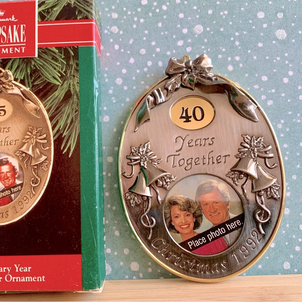 Hallmark Keepsake Ornament * Anniversary Year Photo Holder Ornament * 1992